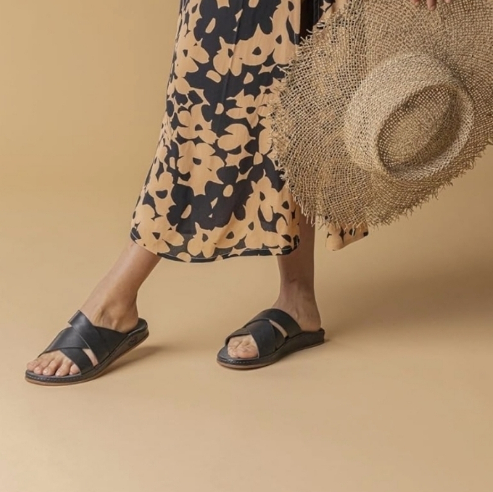 Chaco Wayfarer Black Leather Crisscross Strappy Caged Jesus Slide Sandals‎ 11